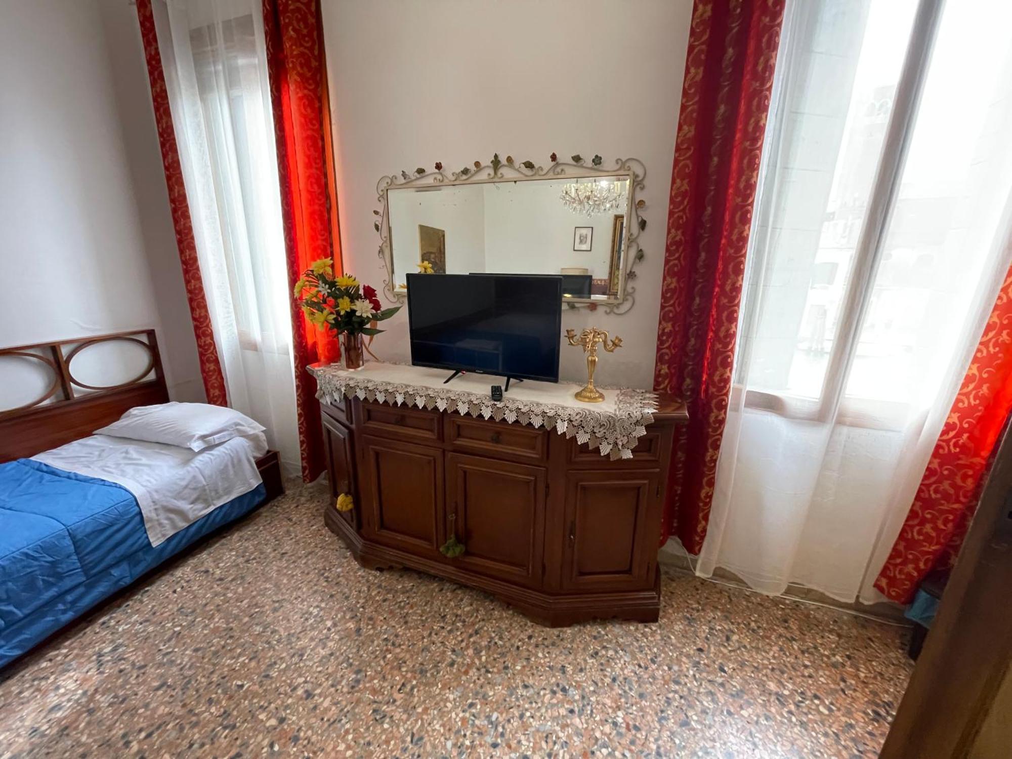 Princess Guest House Canal View Venesia Bagian luar foto