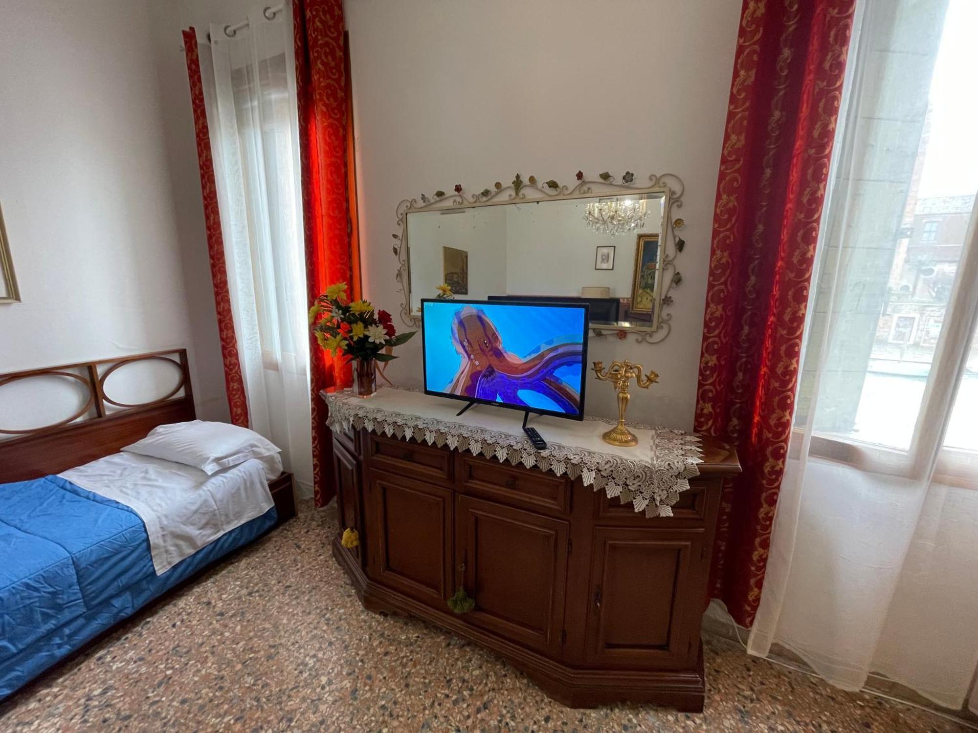 Princess Guest House Canal View Venesia Bagian luar foto