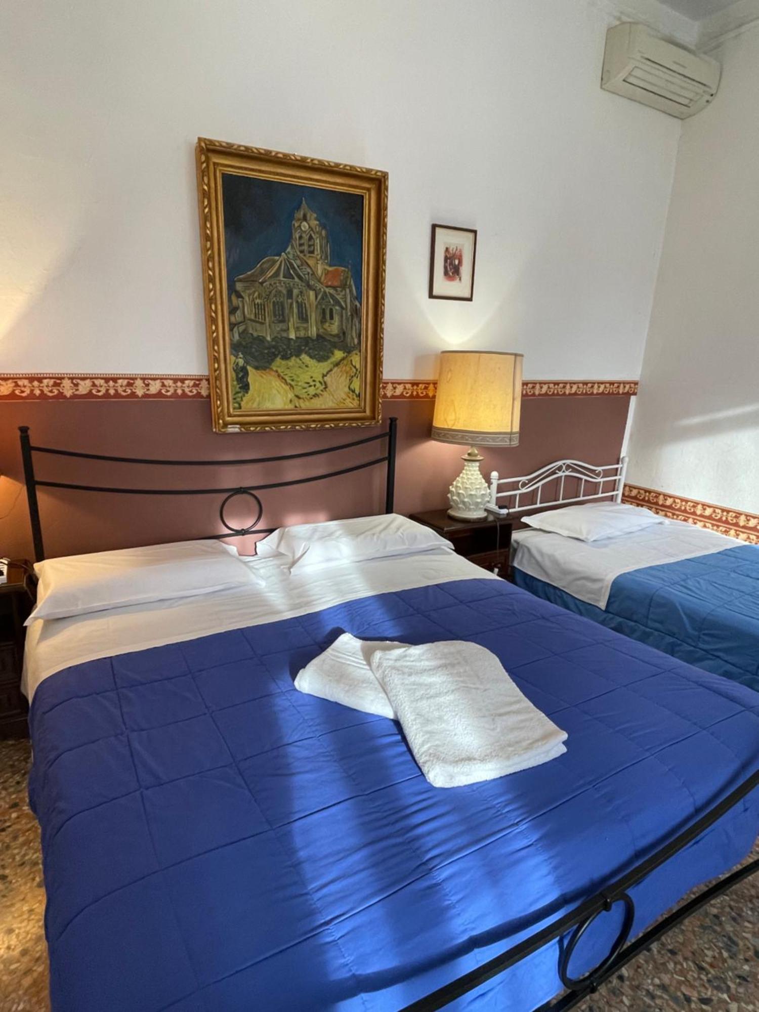 Princess Guest House Canal View Venesia Bagian luar foto
