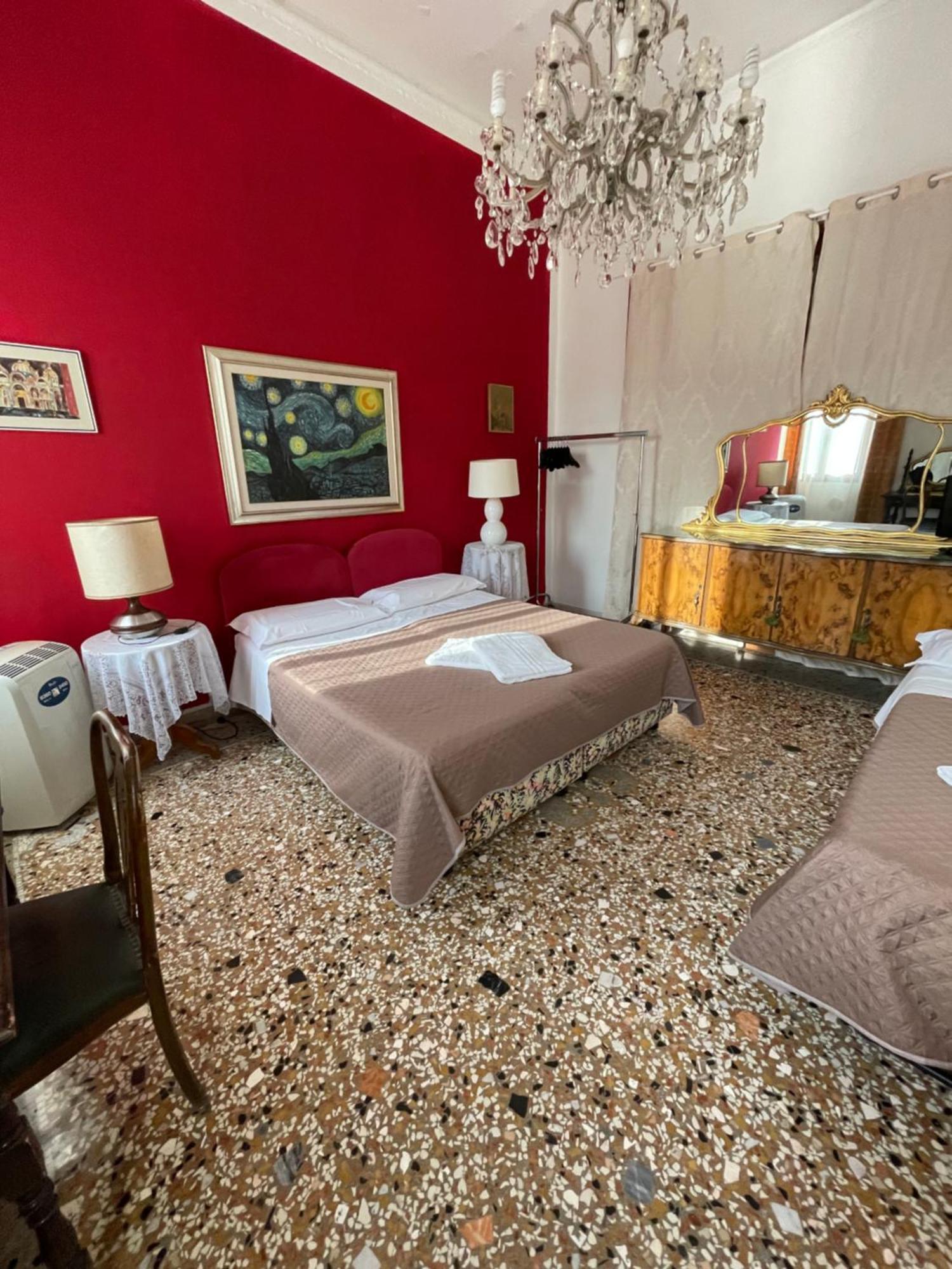 Princess Guest House Canal View Venesia Bagian luar foto