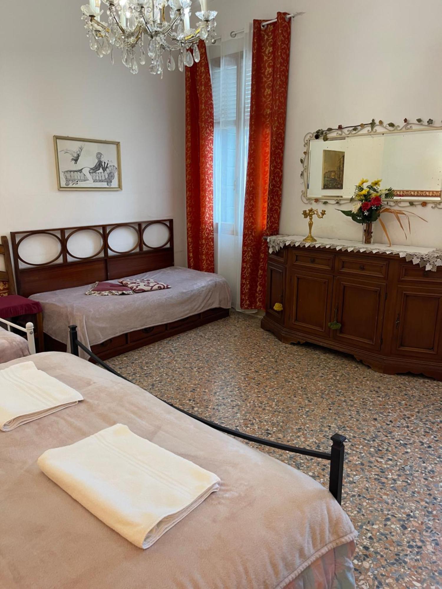 Princess Guest House Canal View Venesia Bagian luar foto