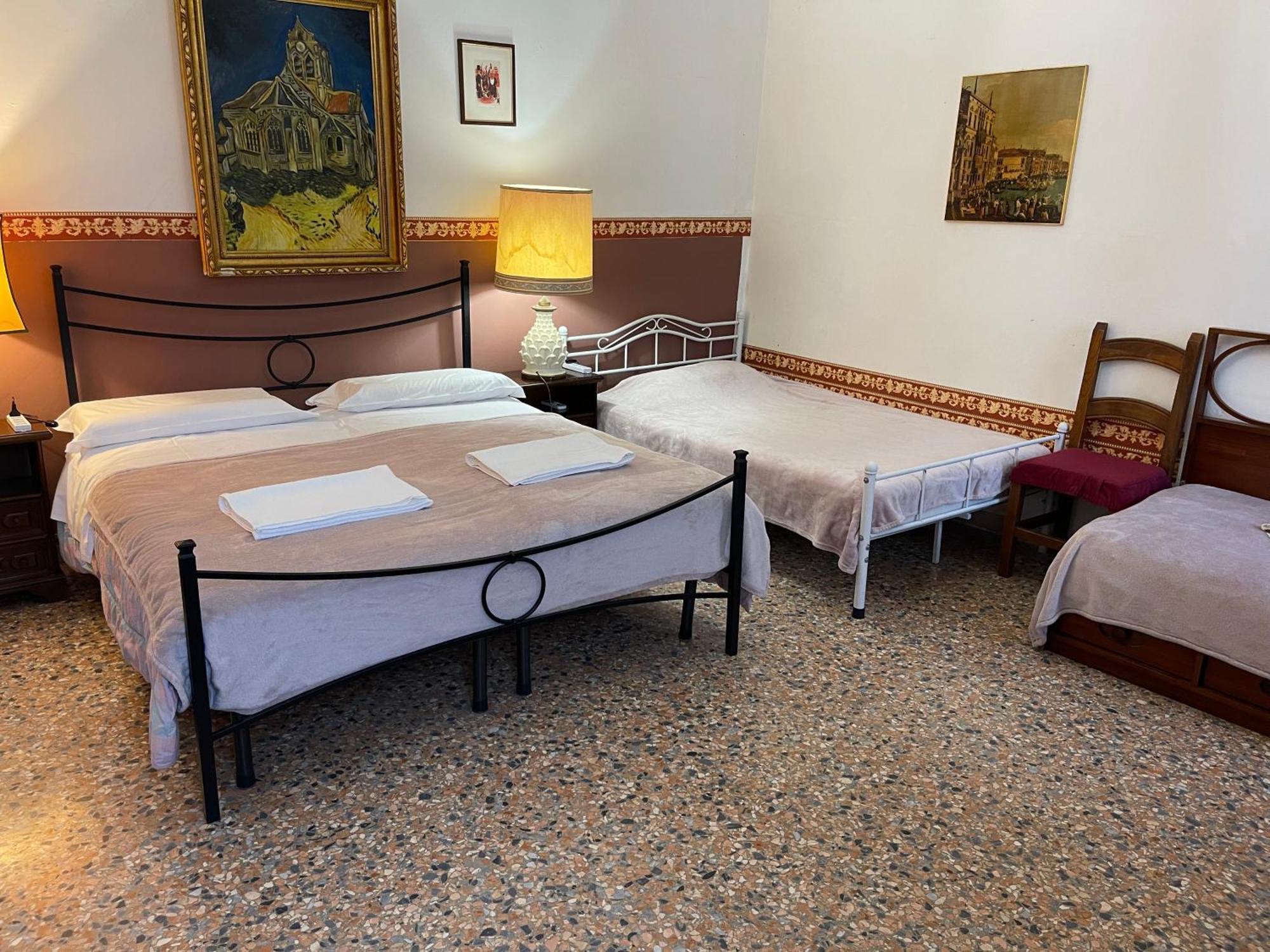 Princess Guest House Canal View Venesia Bagian luar foto