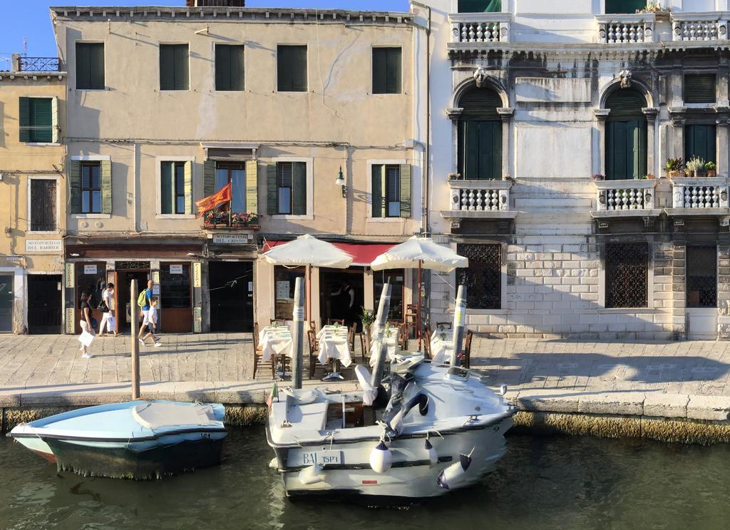 Princess Guest House Canal View Venesia Bagian luar foto