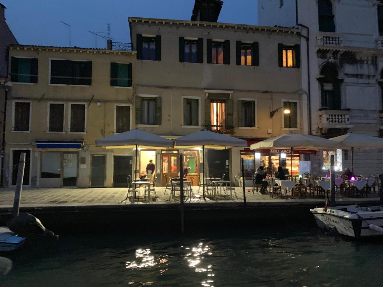 Princess Guest House Canal View Venesia Bagian luar foto